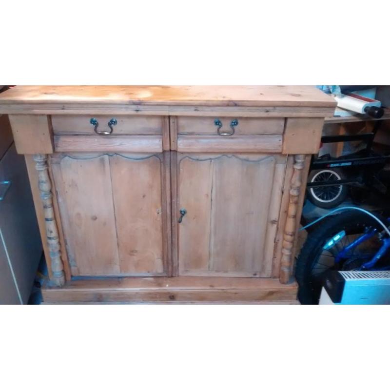 Antique Pine Beautiful Welsh Dresser in Great Condition. Proper shabby chic furniture!