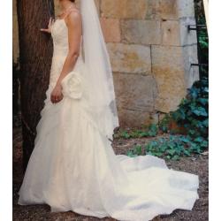 A beautiful Madeline Gardner wedding dress