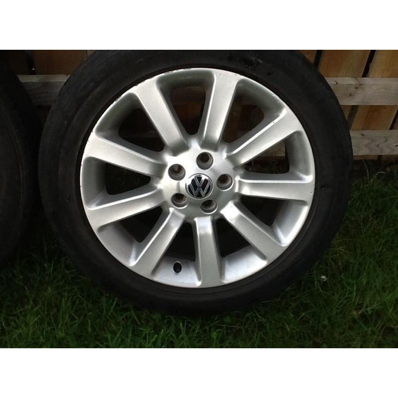 Range Rover alloys 20" with VW badges, spigots & bolts to fit a VW T5