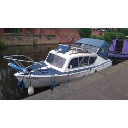 Fairline 19 foot cabin cruiser. Restoration.