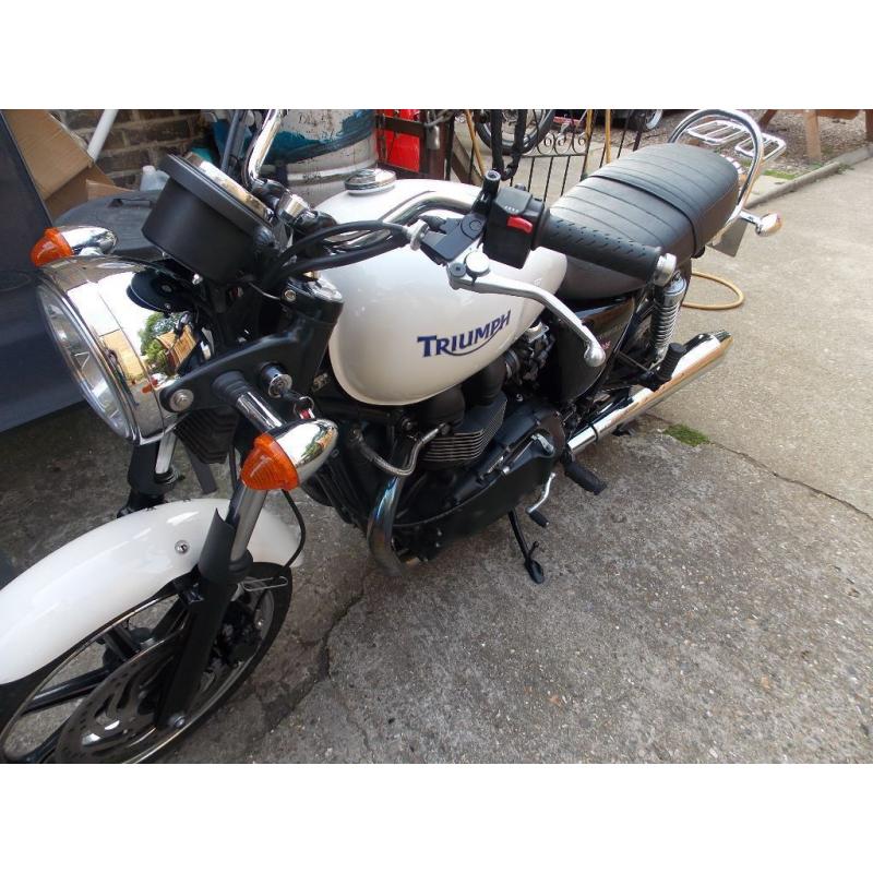 TRIUMPH BONNEVILLE 865,2009(59), 14900M, WHITE 1 OWNER,FSH,VGC,MOT, DELIVERY &PART EX