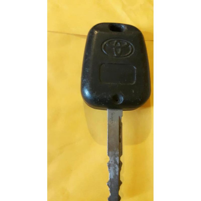 GENUINE TOYOTA COROLLA AVENSIS 2 BOTTON REMOTE KEY FOB