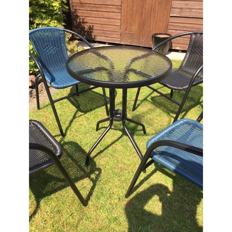 Bistro/patio set with 4 chairs