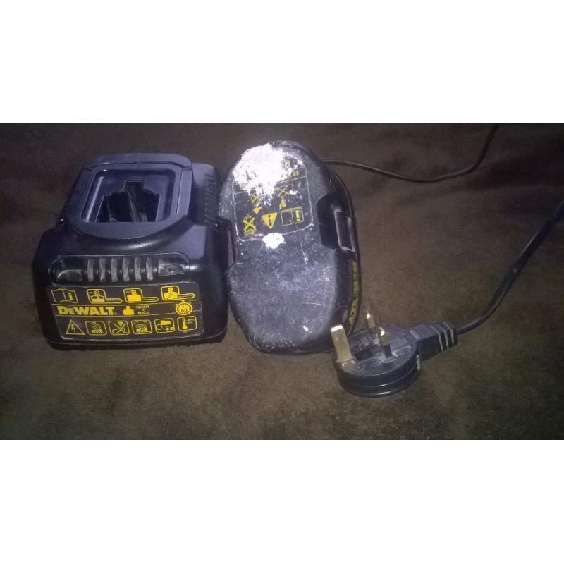 18v DeWalt BatterY Charger+ 1faulty battery