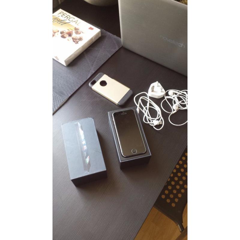 Apple iPhone 5 - 16 GB - Black and Slate (Unlocked) good condition