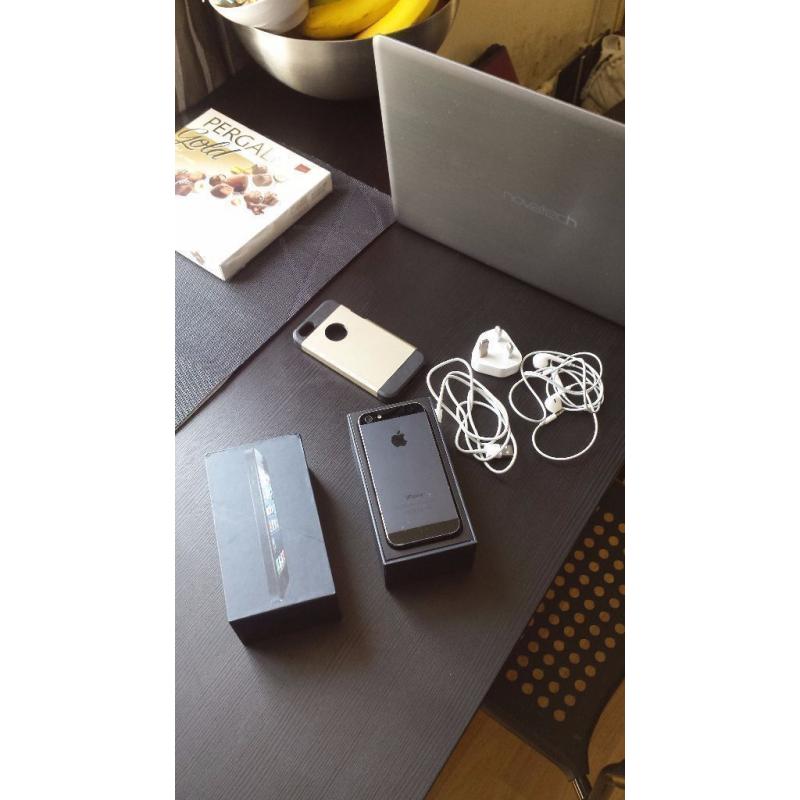 Apple iPhone 5 - 16 GB - Black and Slate (Unlocked) good condition