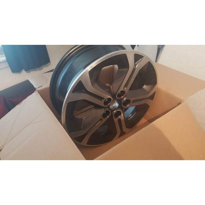 Set of 4 brand new 17 inch alloys