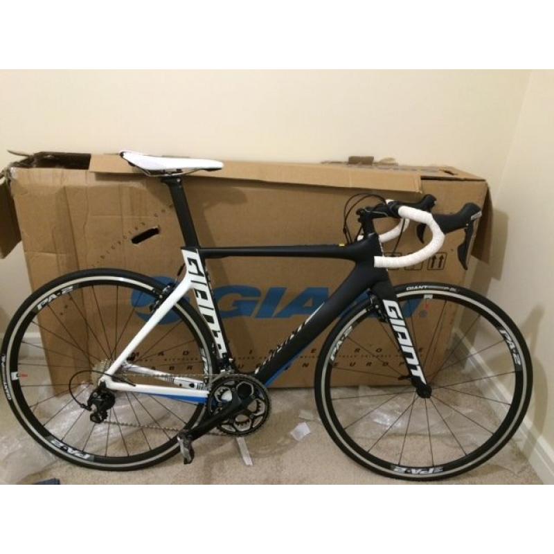 New, unused Giant Propel Advanced 2, 2016 road bike bicycle, size small