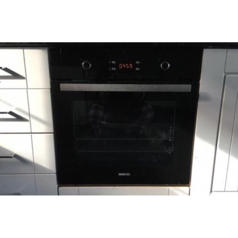 Black Gloss Beko Oven - 6 months old