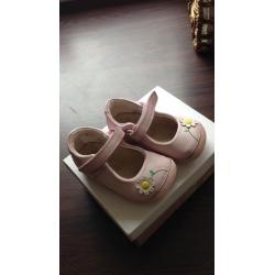 Girls little jam clarks shoes. Size 3F