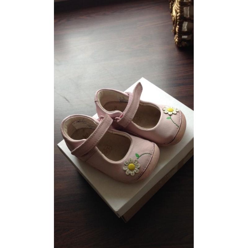 Girls little jam clarks shoes. Size 3F