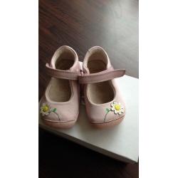 Girls little jam clarks shoes. Size 3F