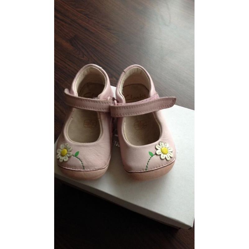 Girls little jam clarks shoes. Size 3F