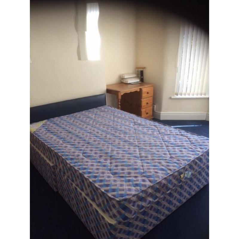 Large fully furnished room for rent off Smithdown !