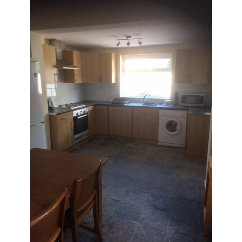 Large fully furnished room for rent off Smithdown !