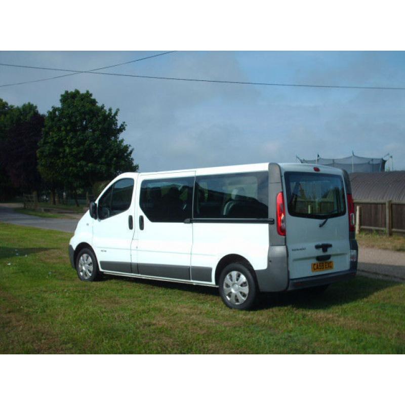 Renault TRAFIC LL29 DCI 115 9 seat minibus