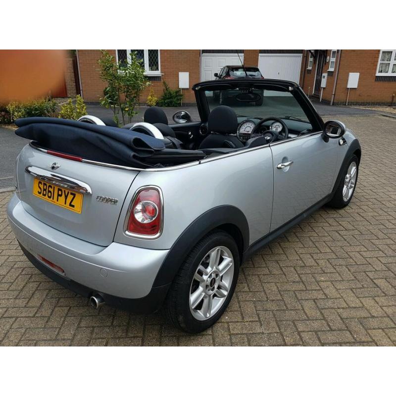 Mini cooper convertible 2011 with chili pack low miles