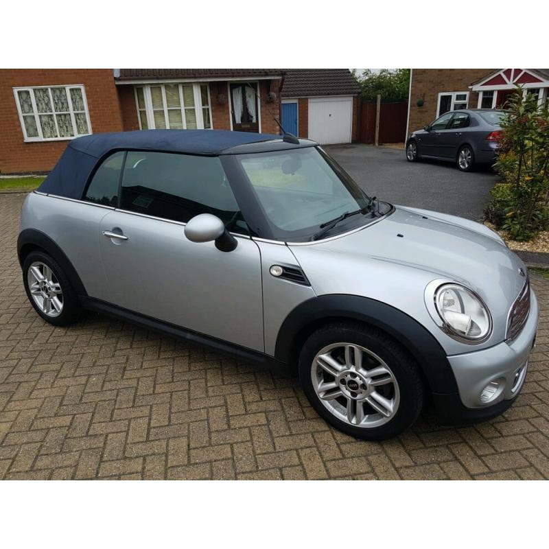 Mini cooper convertible 2011 with chili pack low miles