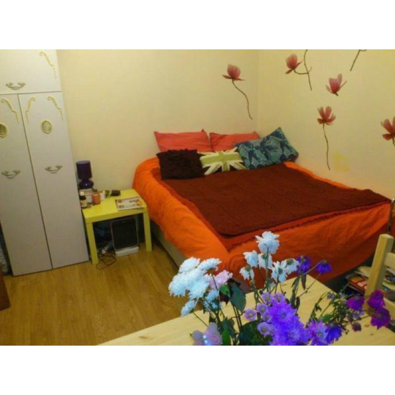 Double room- close to Wood Green - available now