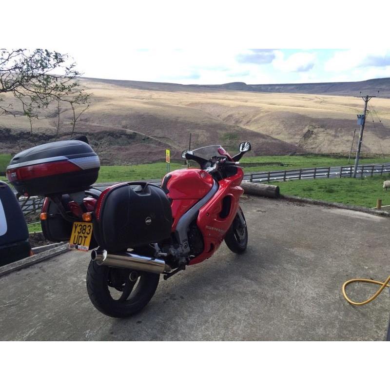 Triumph Sprint ST 955i with full Givi luggage