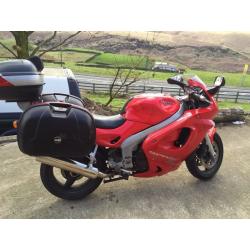 Triumph Sprint ST 955i with full Givi luggage