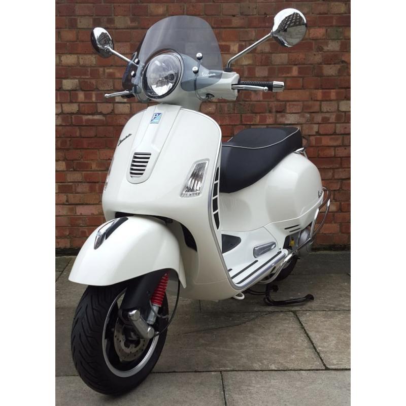 Vespa GTS 300, Immaculate condition ONLY 2255 miles