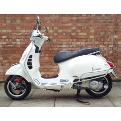 Vespa GTS 300, Immaculate condition ONLY 2255 miles