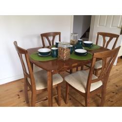 Extendable dining table