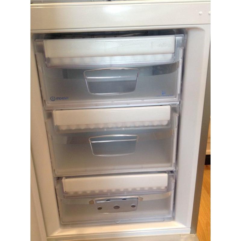 Indesit Fridge Freezer (silver) in great condition