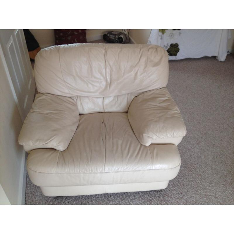 Nicollet 3 seater sofa and 2 chairs