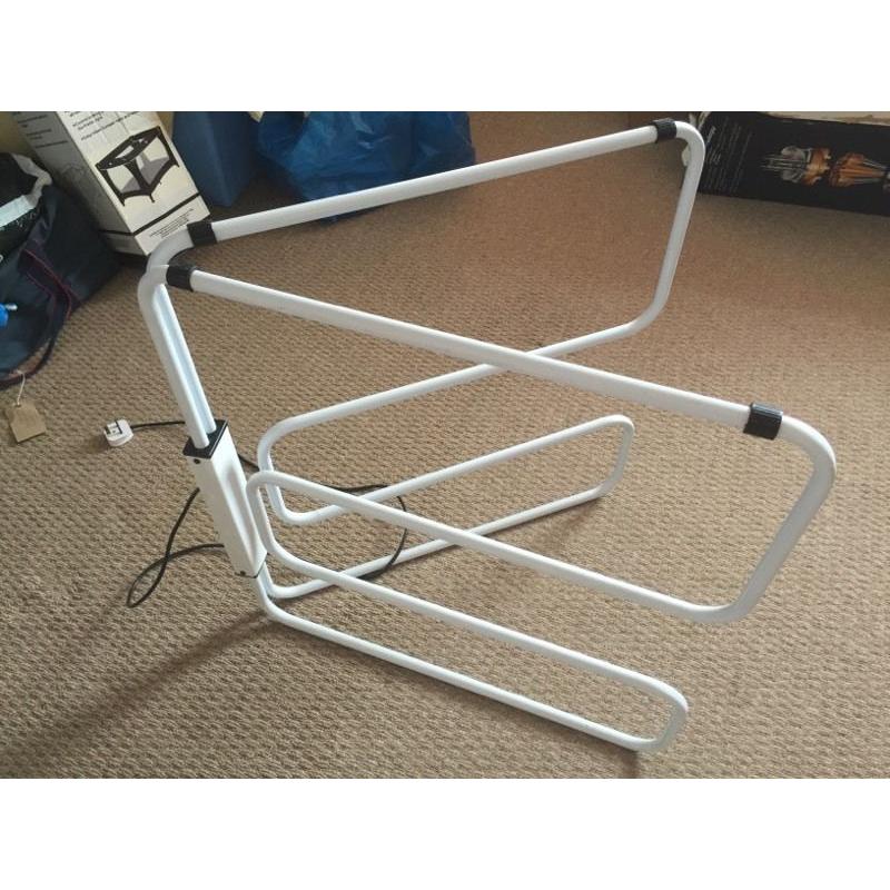 Heated clothes airer