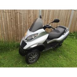 Piaggio MP3 125cc scooter moped stars runs and rides spares or repairs