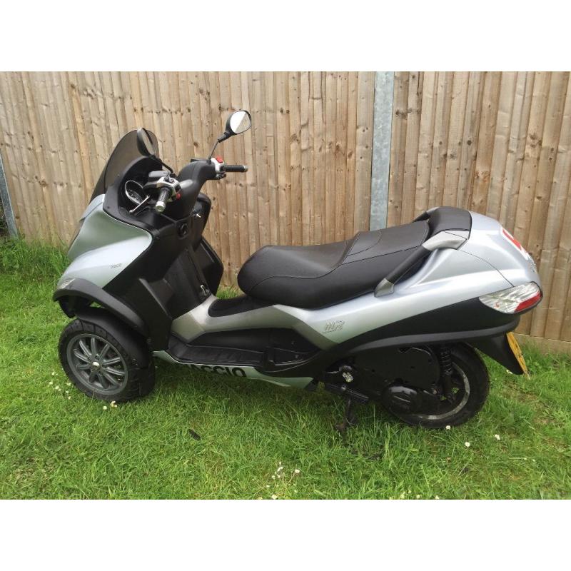 Piaggio MP3 125cc scooter moped stars runs and rides spares or repairs