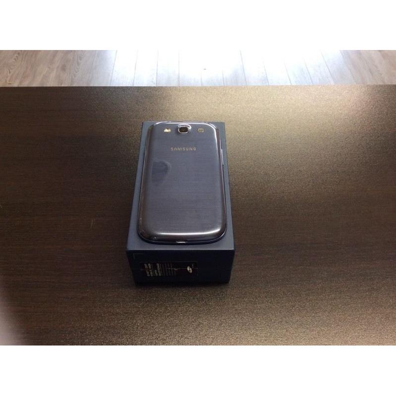 Samsung galaxy s3 unlocked white or blue immaculate condition with warranty and accessories