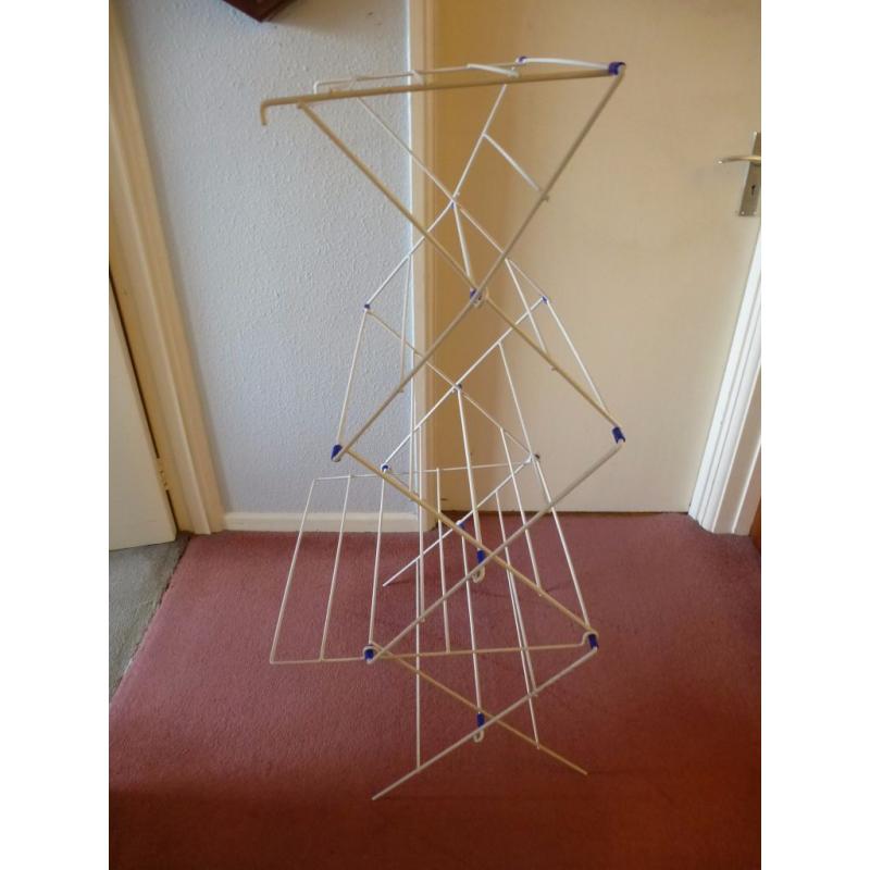 Clothes Airer (White Plastic Coated Metal Construction)