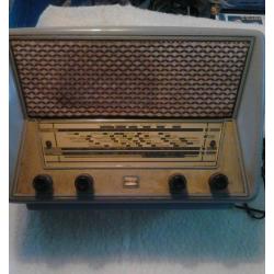 Stella. Grey bakalite table top radio