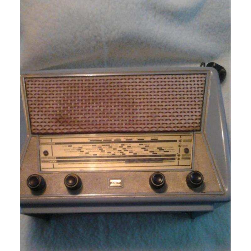 Stella. Grey bakalite table top radio