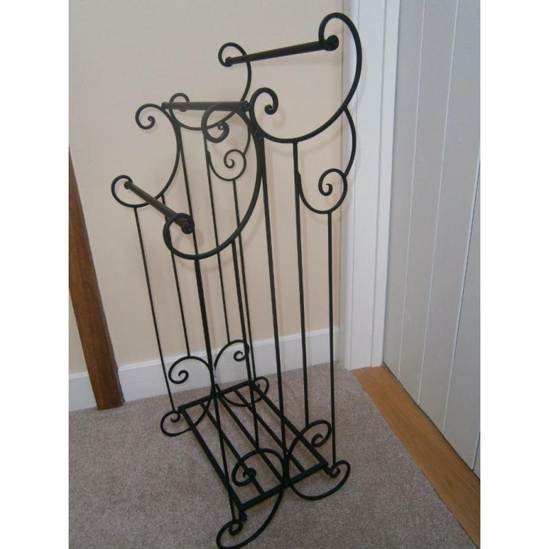 Ornate Vintage Black Metal Free Standing Scroll Tripple Towel Rail & Base Shelf BRAND NEW