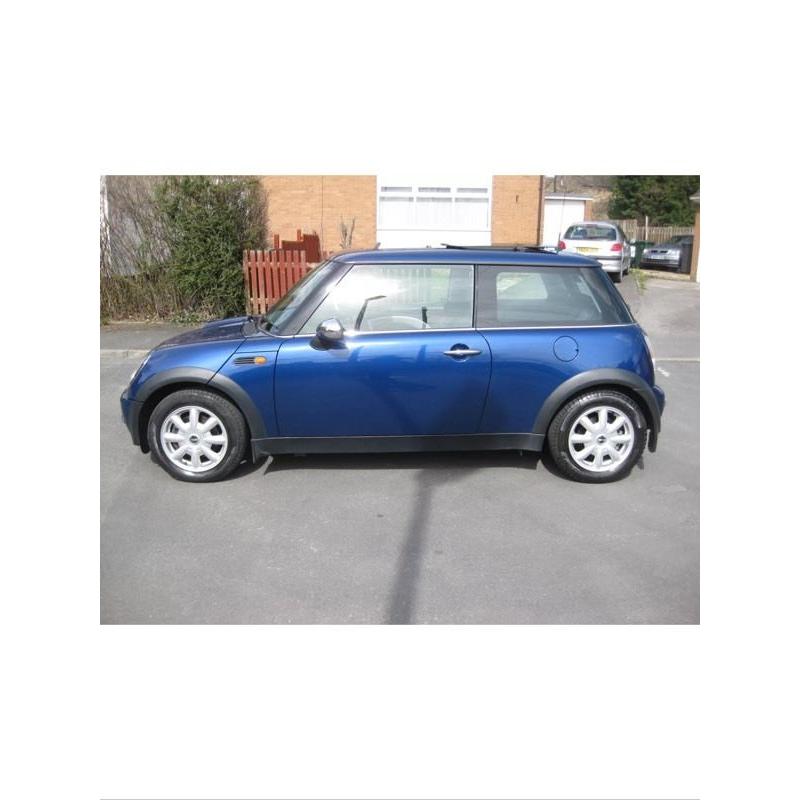 Mini one 1.6 2004 in blue. Electric panoramic sunroof