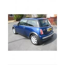 Mini one 1.6 2004 in blue. Electric panoramic sunroof