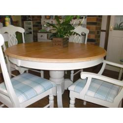 GORGEOUS DINING TABLE & 6 CHAIRS