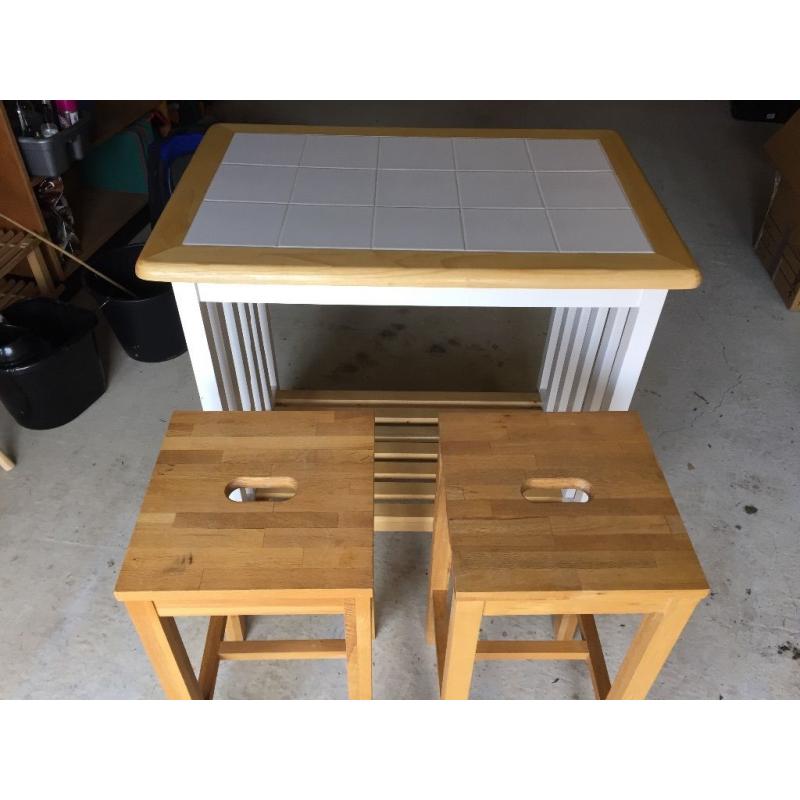 Breakfast bar and stools