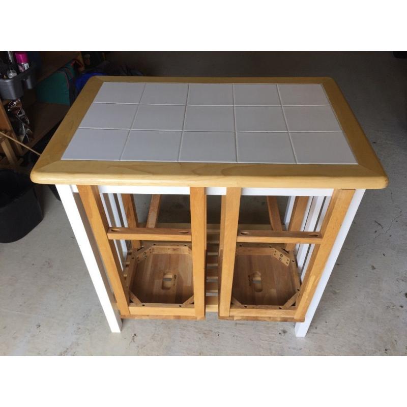 Breakfast bar and stools