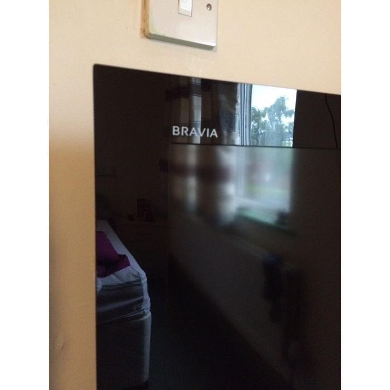 Sony Bravia 32" HD ready LCD TV built in free view