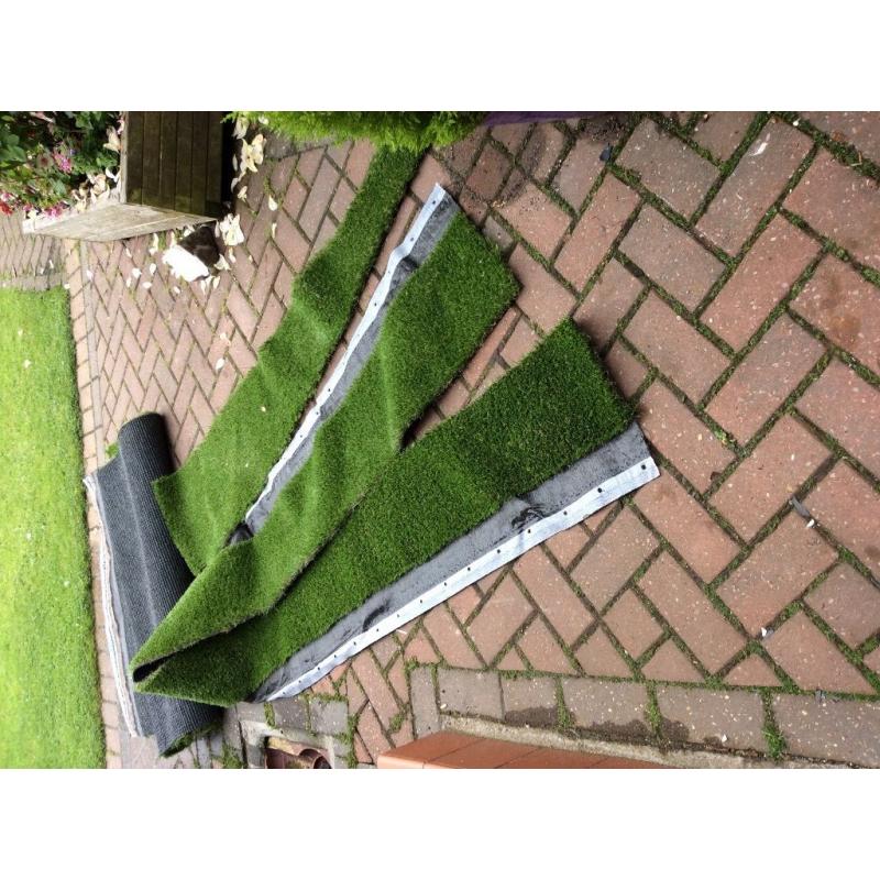 Artificial NAMGRASS 40ins by 79ins + some smaller piecesz