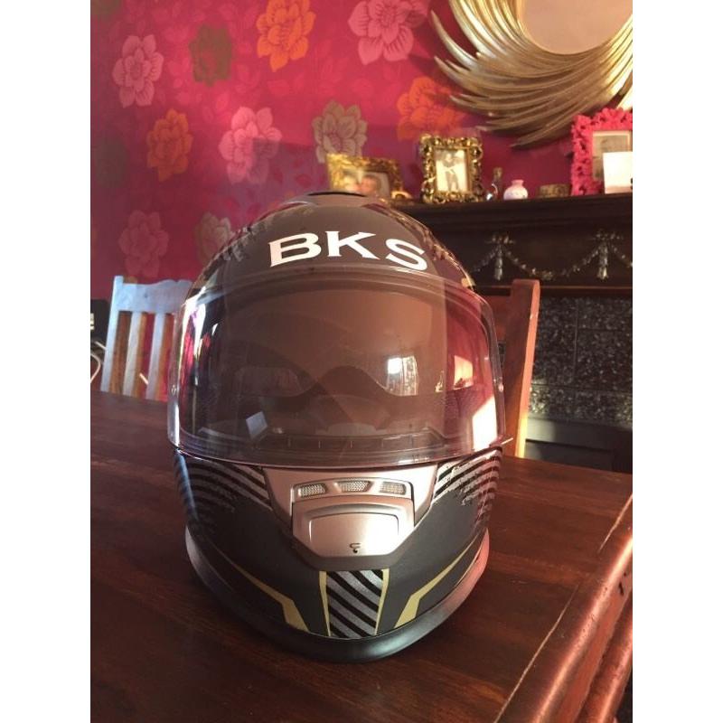 BKS MOTORBIKE HELMET IMMACULATE CONDITION XS