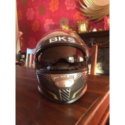 BKS MOTORBIKE HELMET IMMACULATE CONDITION XS