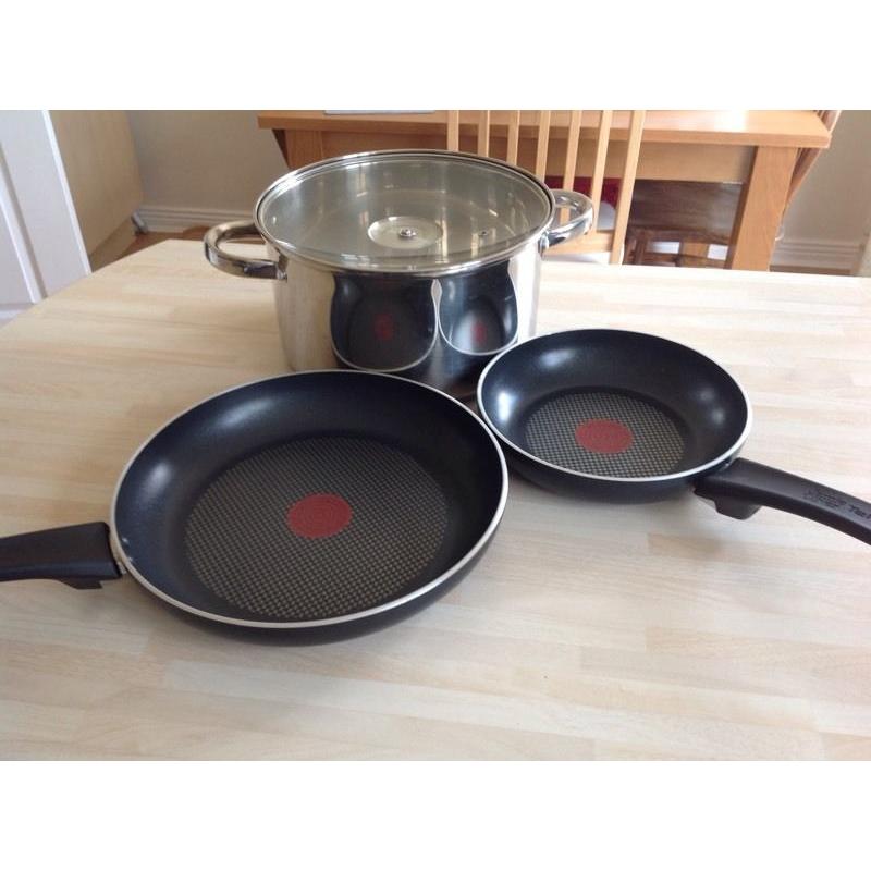 2 x frying pans and a stock pan