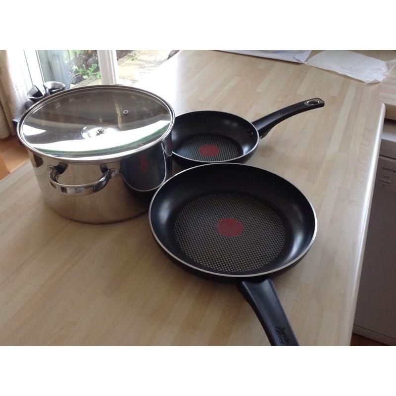 2 x frying pans and a stock pan