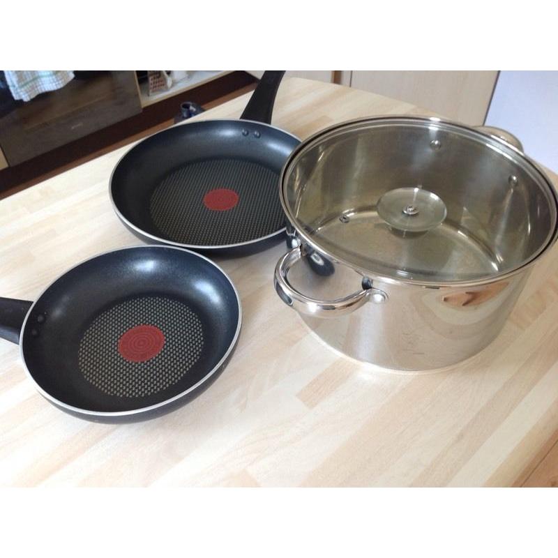 2 x frying pans and a stock pan